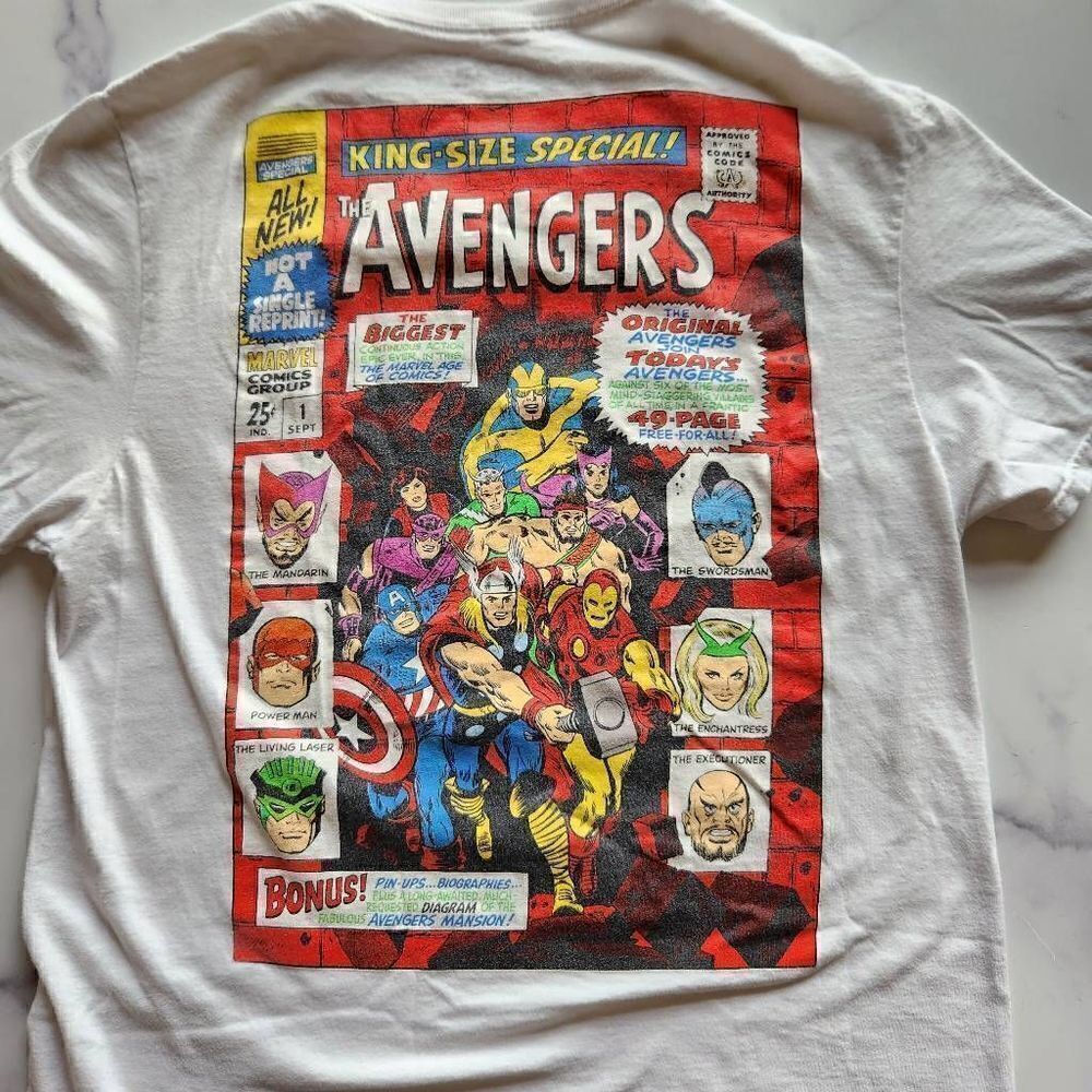 Marvel men's medium 100% cotton avengers superhero vintage style poster t-shirt